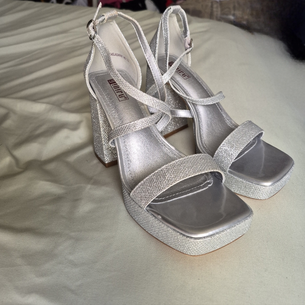 IDIFU Silver Strappy Heels 7.5